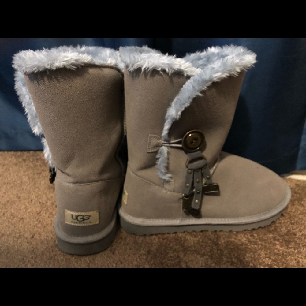 UGG